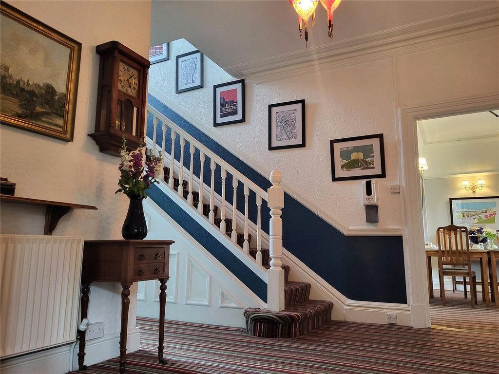 Property photo 3 of 18 Hallway