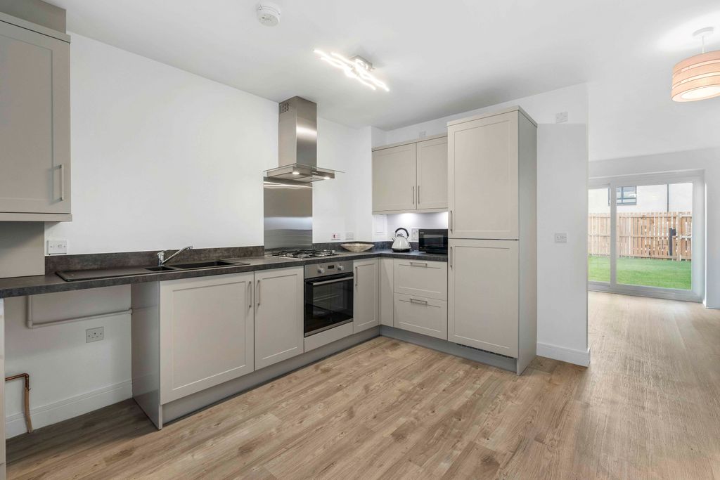 Property photo 3 of 41