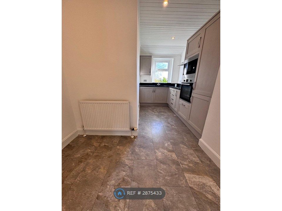Property photo 3 of 10 Kitchen