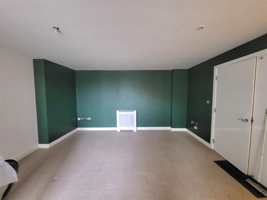 Property photo 2 of 7 Lounge