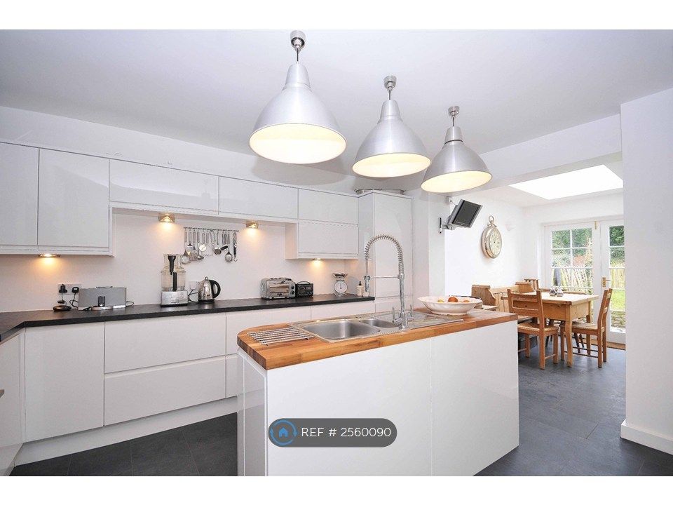 Property photo 1 of 9 Kitchen/ Dining Room