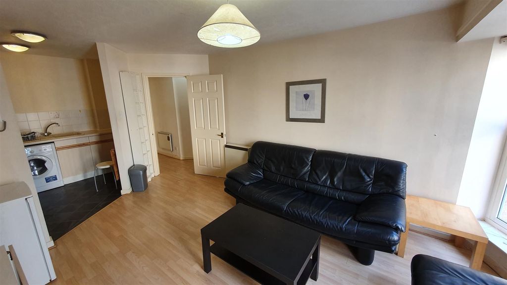 Property photo 2 of 28