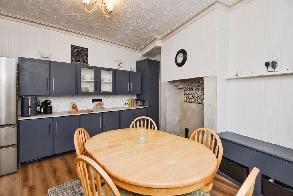 Property photo 2 of 20 Pbox-Img.Jpg