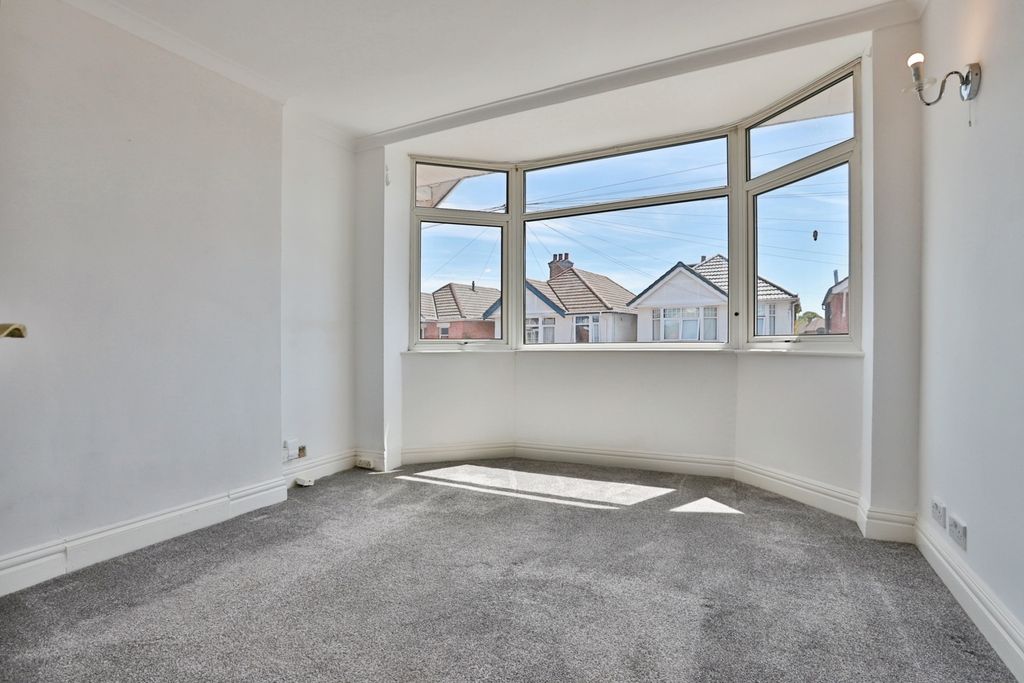 Property photo 3 of 11 Pbox-Img.Jpg