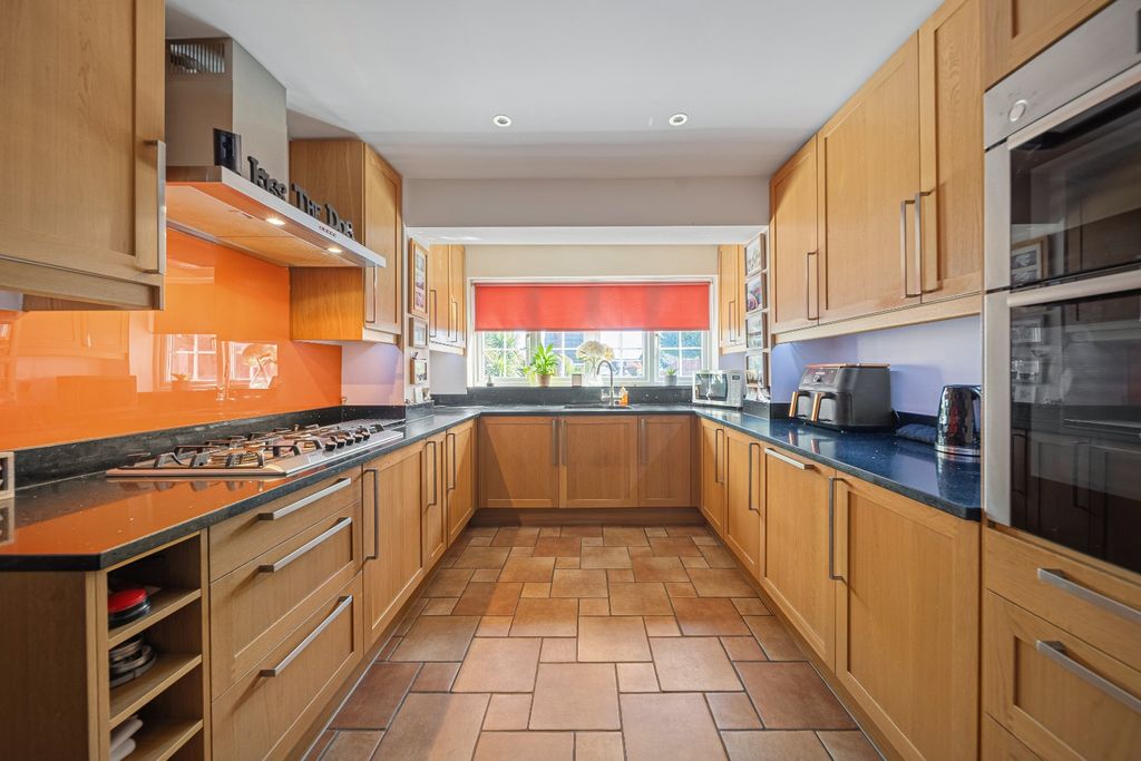 Property photo 3 of 22 4983703