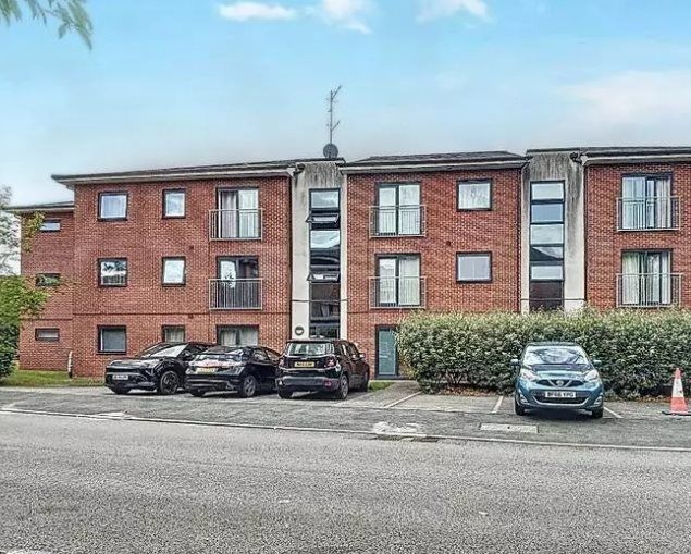 Property photo 1 of 7 Apartment Block