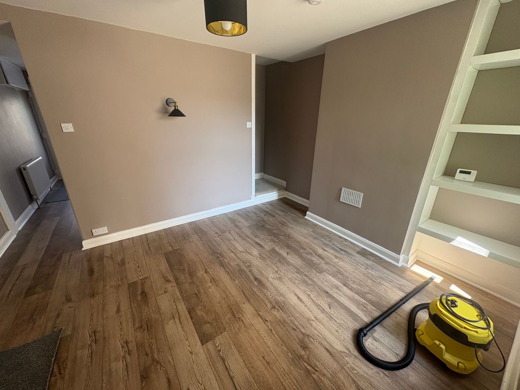 Property photo 3 of 8 Dining Room