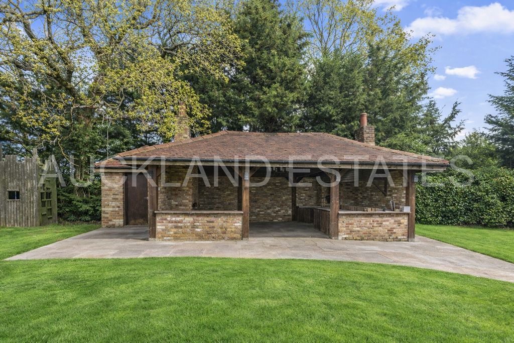 Additional image 36 of 5 bed detached house for saleFoxes Lane, Brookmans Park AL9