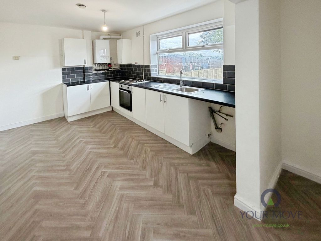 Property photo 3 of 9 Kitchen