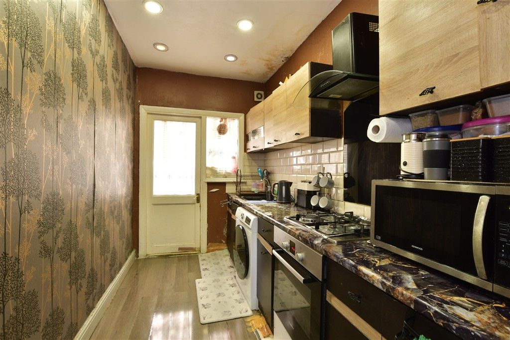 Property photo 1 of 9 Kitchen