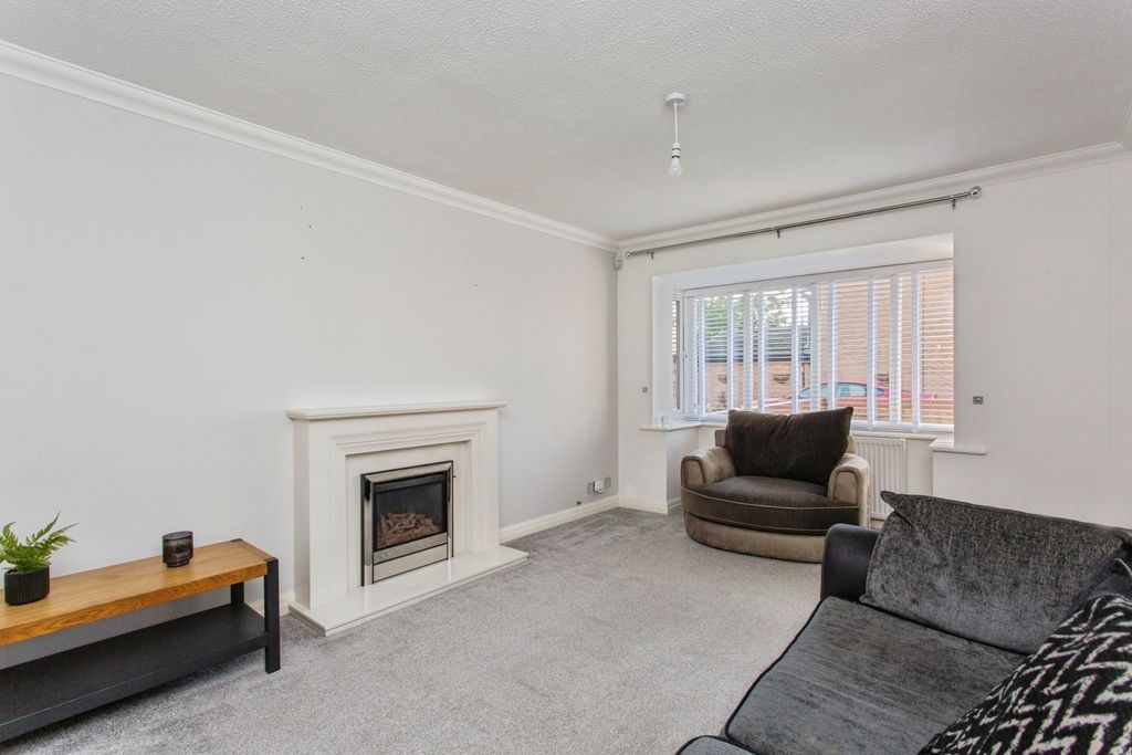 Property photo 2 of 17 Lounge