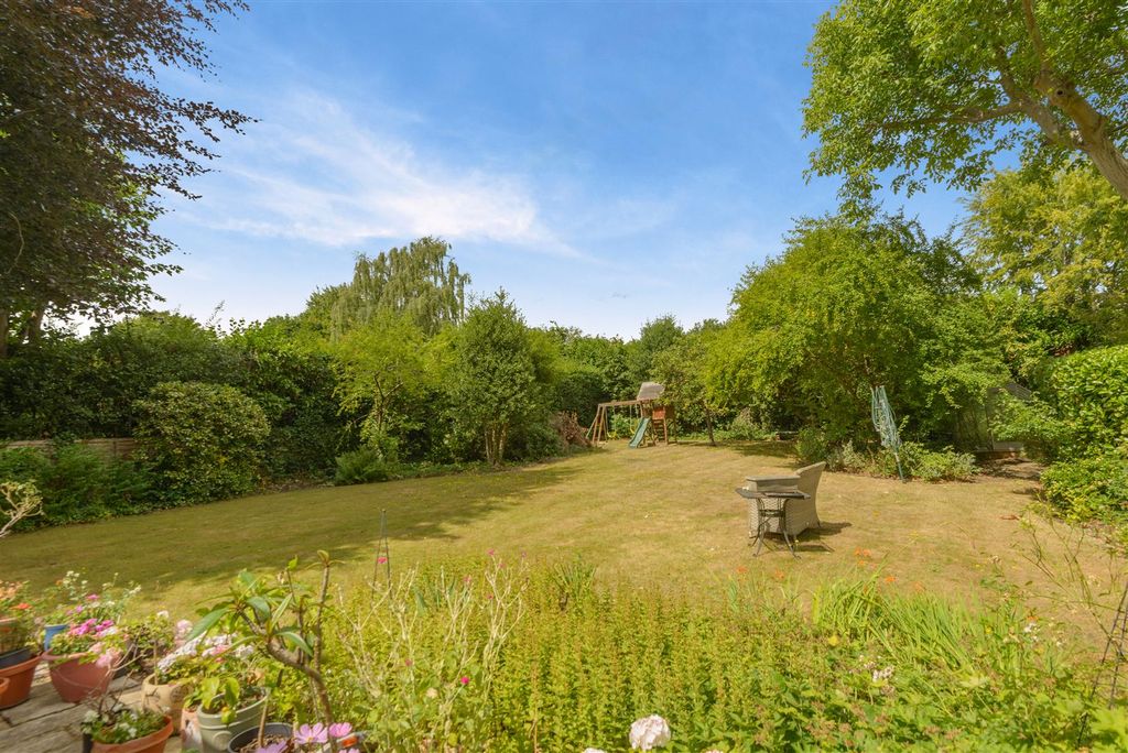 Property photo 2 of 13 8658288-Exterior02.Jpg