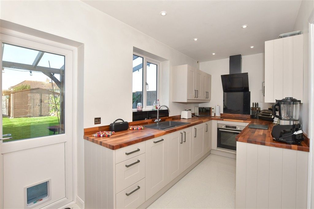 Property photo 3 of 9 Kitchen