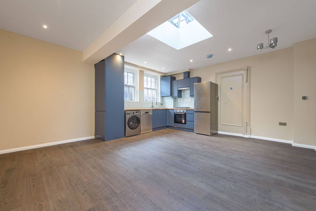 Property photo 2 of 8