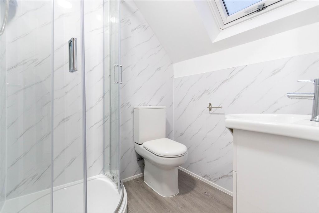 Property photo 2 of 6 Room 4 - En-Suite.Jpg