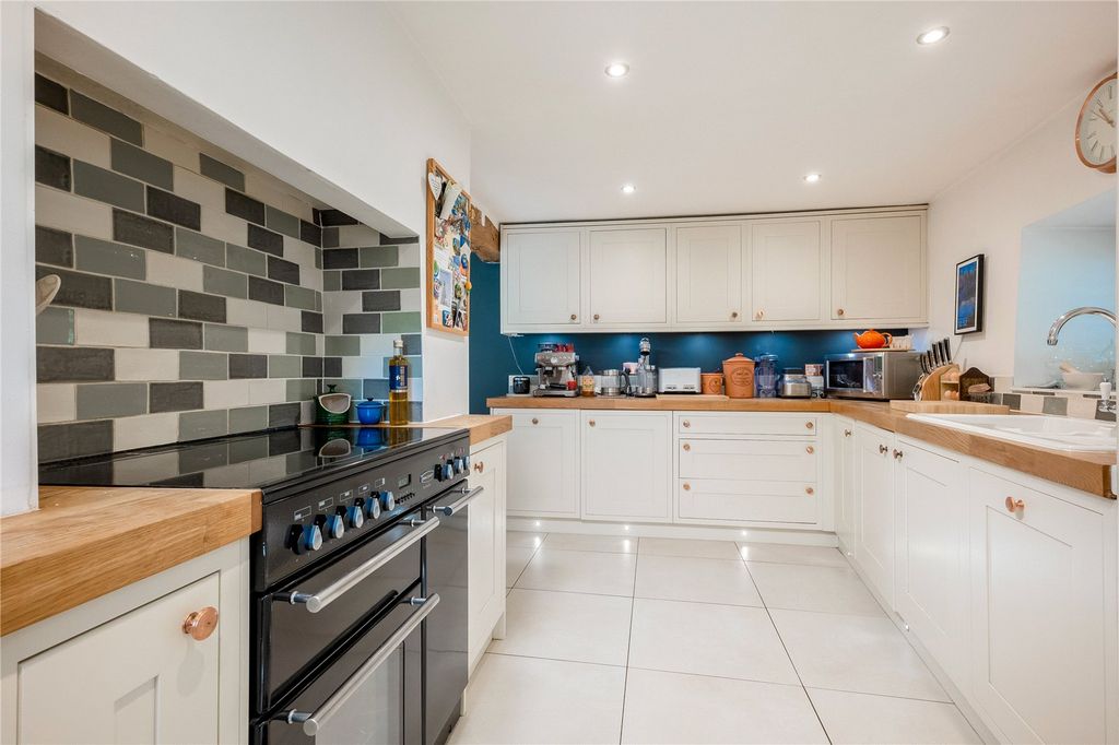 Property photo 3 of 21 Picture No. 11