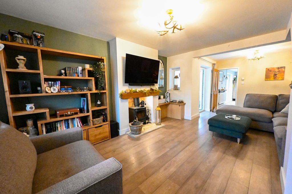 Property photo 2 of 31