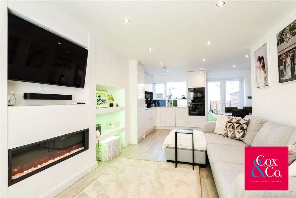 Property photo 1 of 17 81N_9884.Jpg