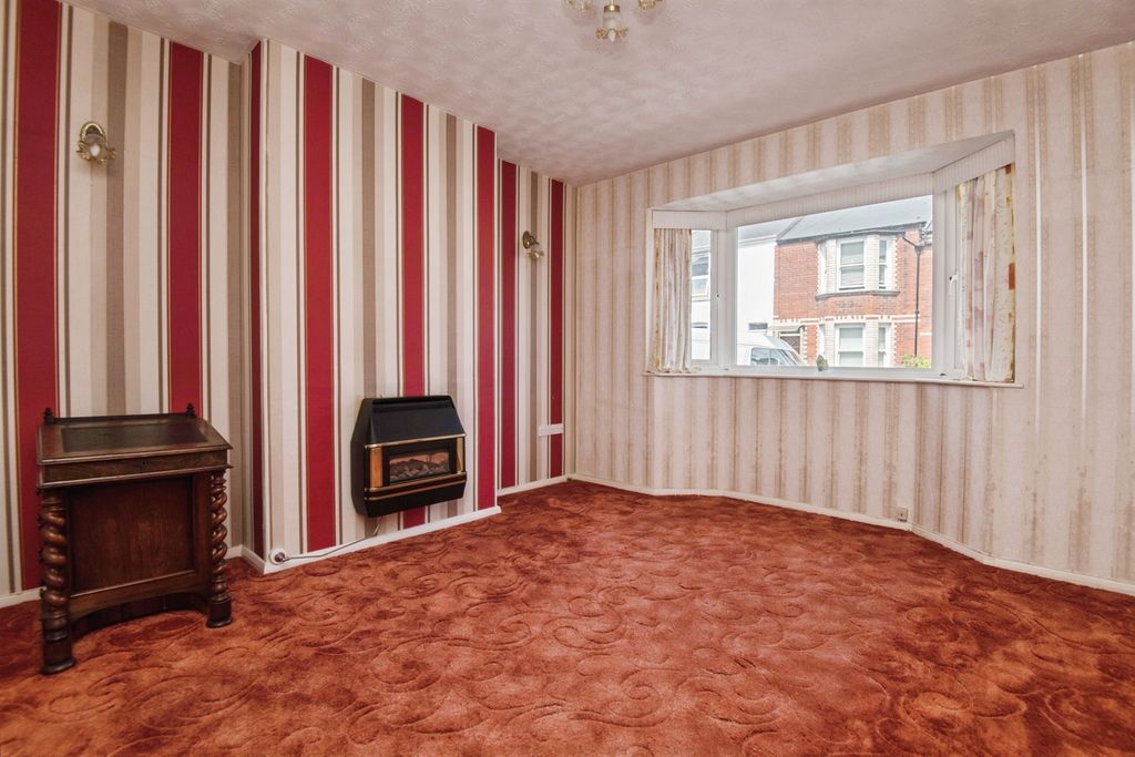 Property photo 2 of 17
