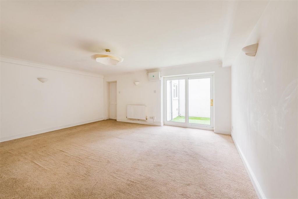 Property photo 2 of 19 Bf, 7 Clarence Square-5.Jpg