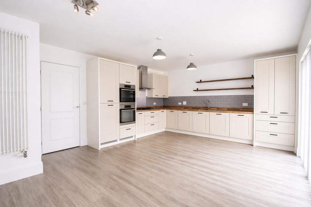 Property photo 1 of 21 Kitchen.Png