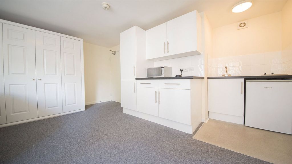 Property photo 2 of 9 Picture No. 11