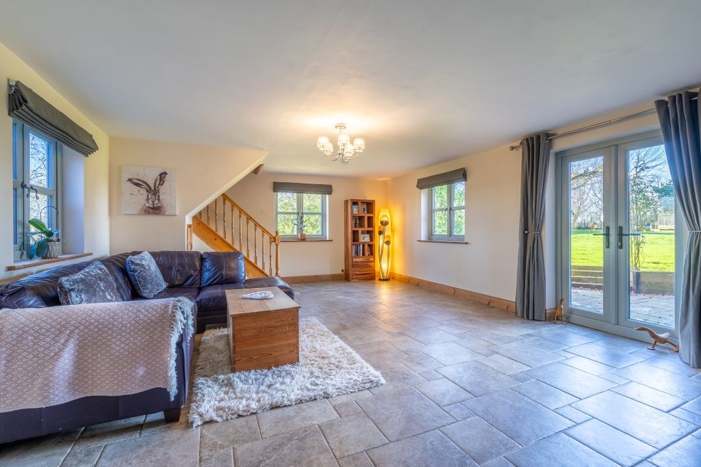 Property photo 3 of 30 Iq_00102