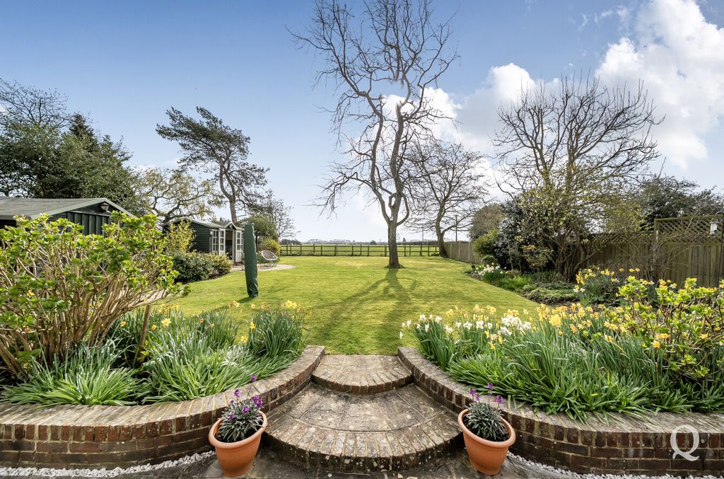 Property photo 3 of 27 738Aba17-A9B1-4E5...