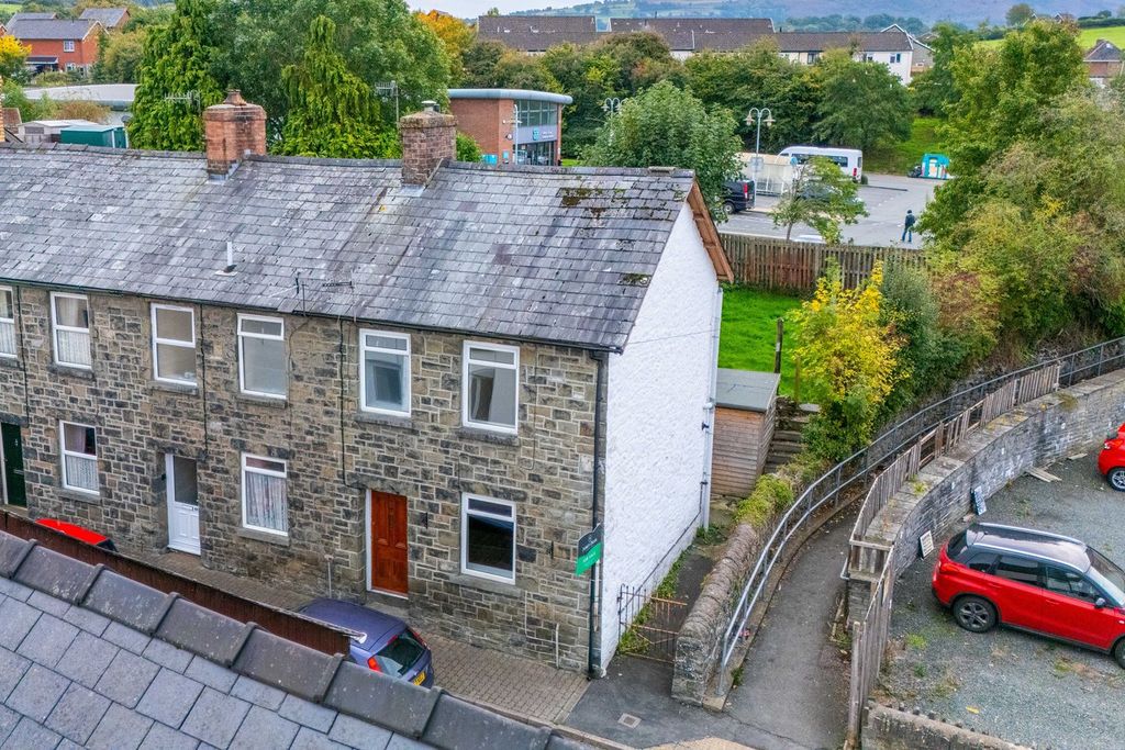 Property photo 1 of 21