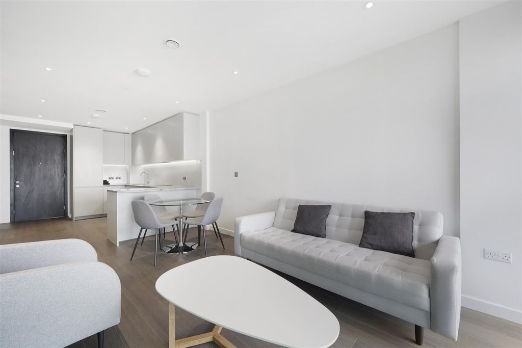 Property photo 2 of 12 Flat 1607, 10 Cutter Lane - 9Hfuj0Incnmdnyxqhmtr.J