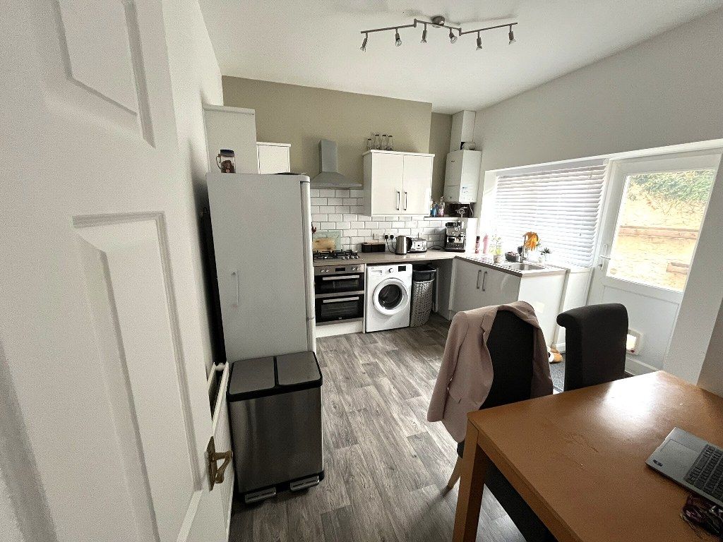 Property photo 3 of 8 Kitchen