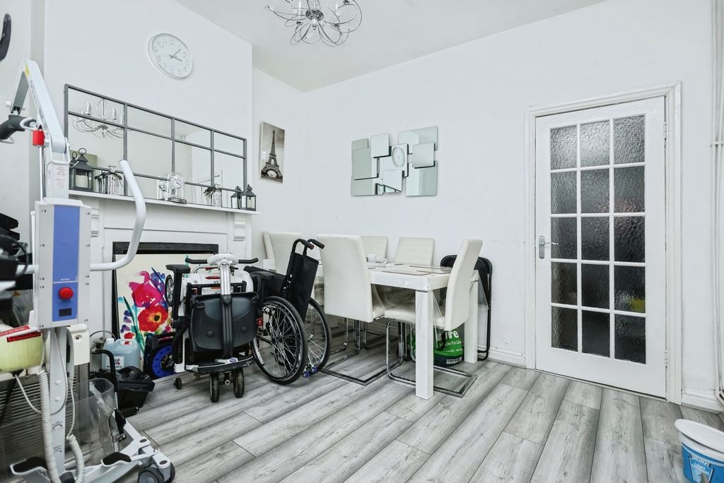 Property photo 2 of 10 Pbox-Img.Jpg