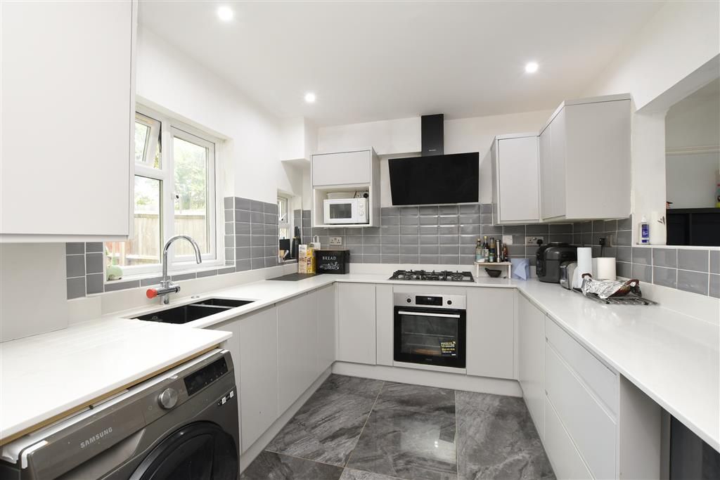 Property photo 3 of 11 Kitchen/Breakfast Room