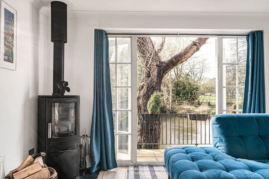 Property photo 2 of 17