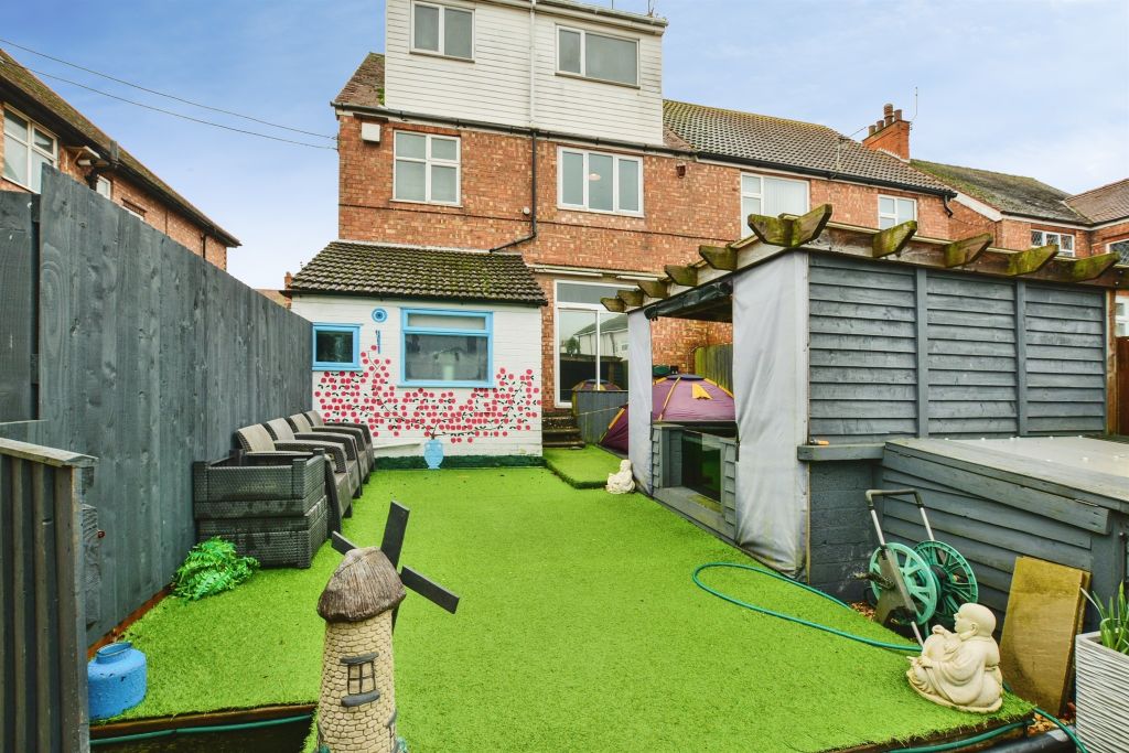 Property photo 2 of 25