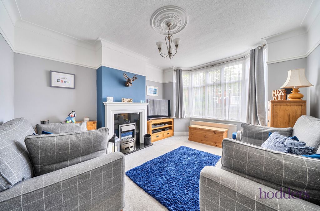 Property photo 3 of 23 8Cf6Aaeb-26B9-4E5...