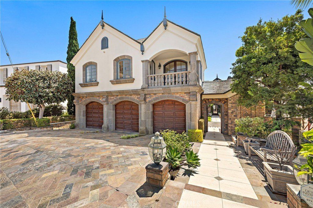 Property photo 2 of 60