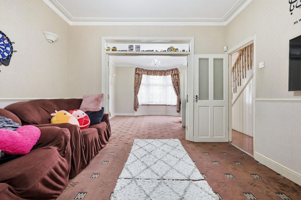 Property photo 2 of 19