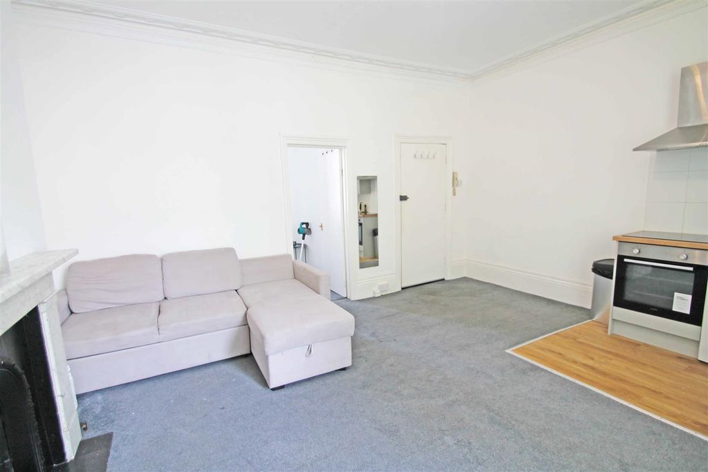 Property photo 1 of 7 Open Plan Lounge