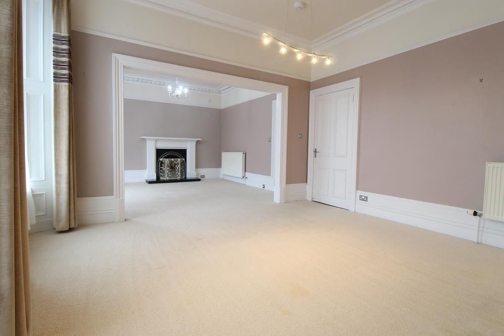 Property photo 2 of 16 Dining Room − Lounge