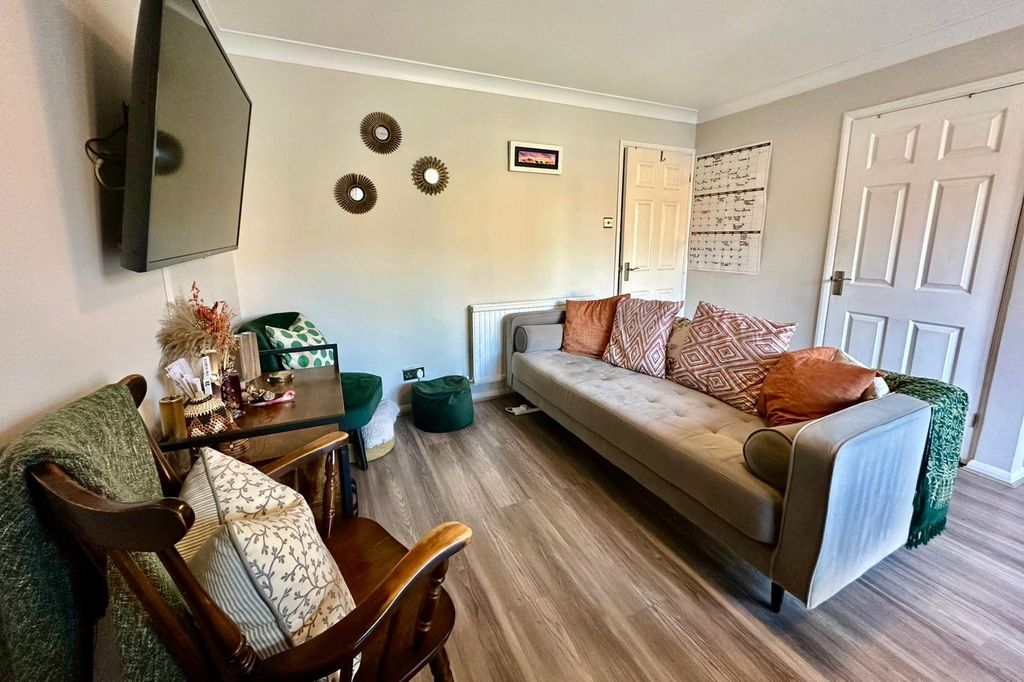 Property photo 2 of 14 Picture No. 12