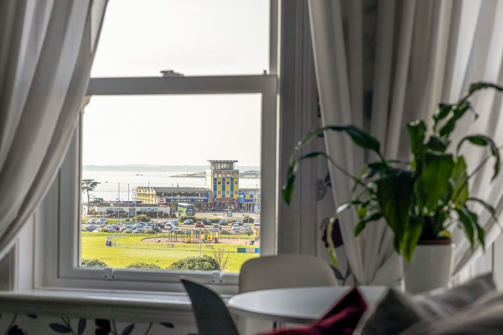 Property photo 2 of 24 .