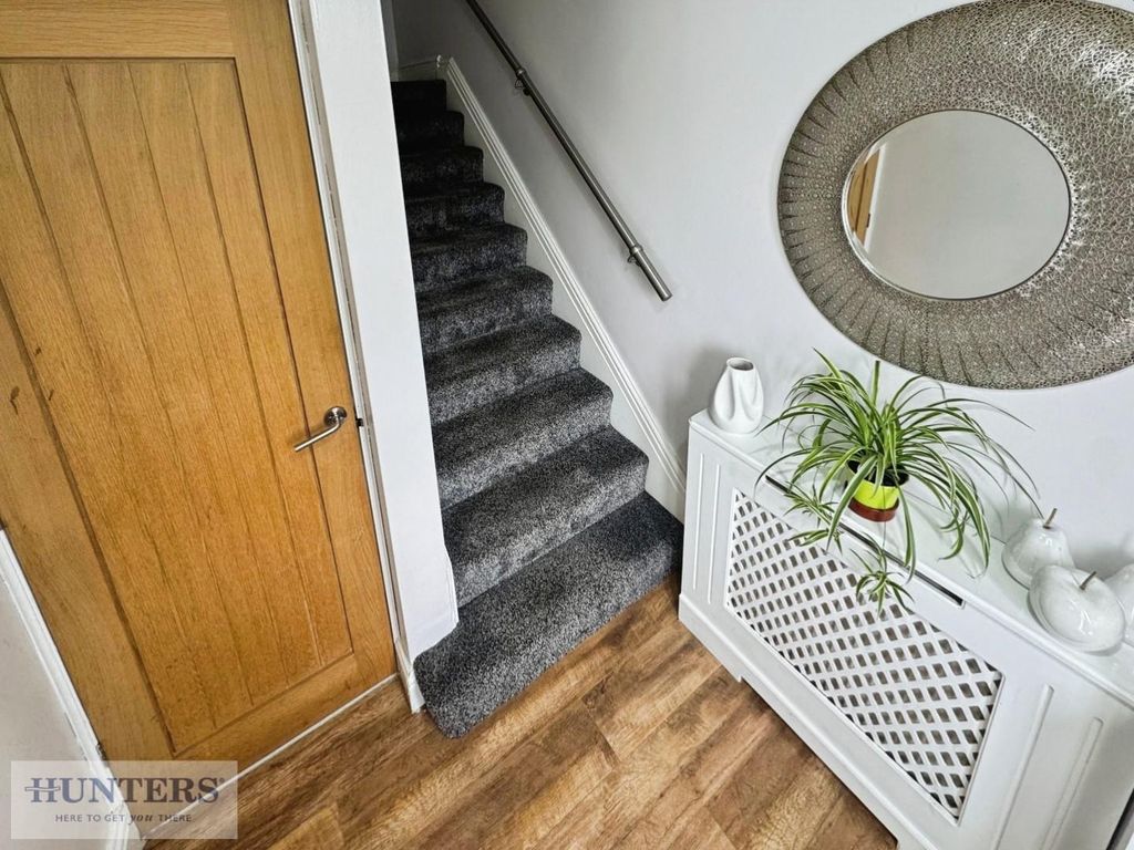 Property photo 3 of 16 Entrance Hallway