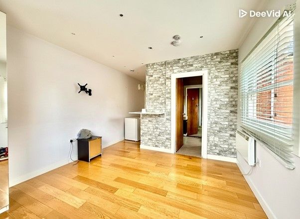 Property photo 2 of 7 Photo 4