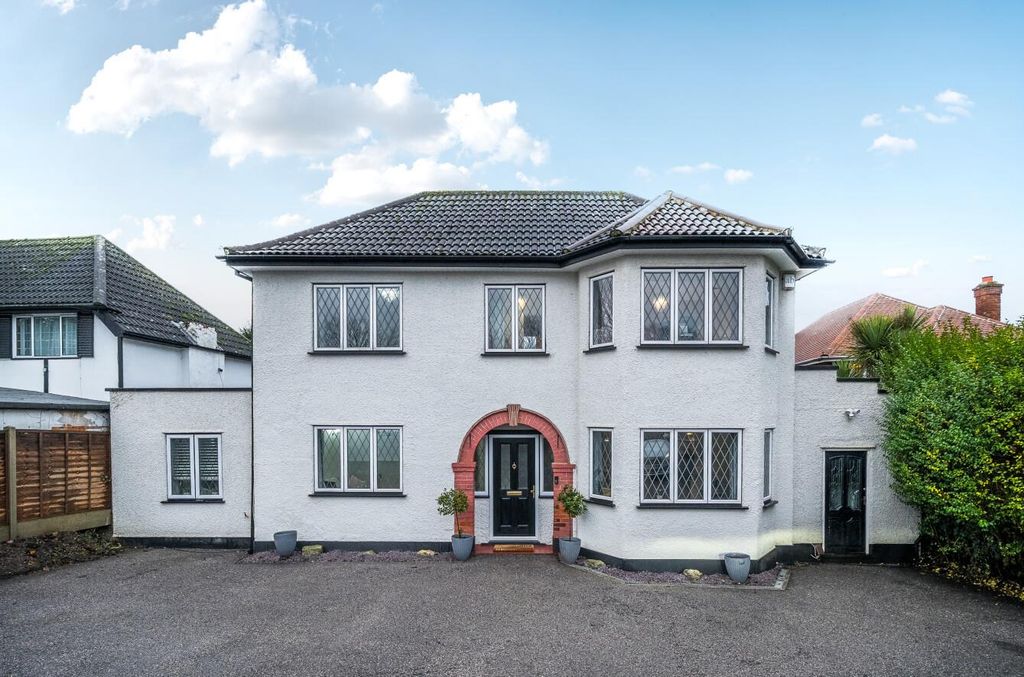 Property photo 1 of 20 Front