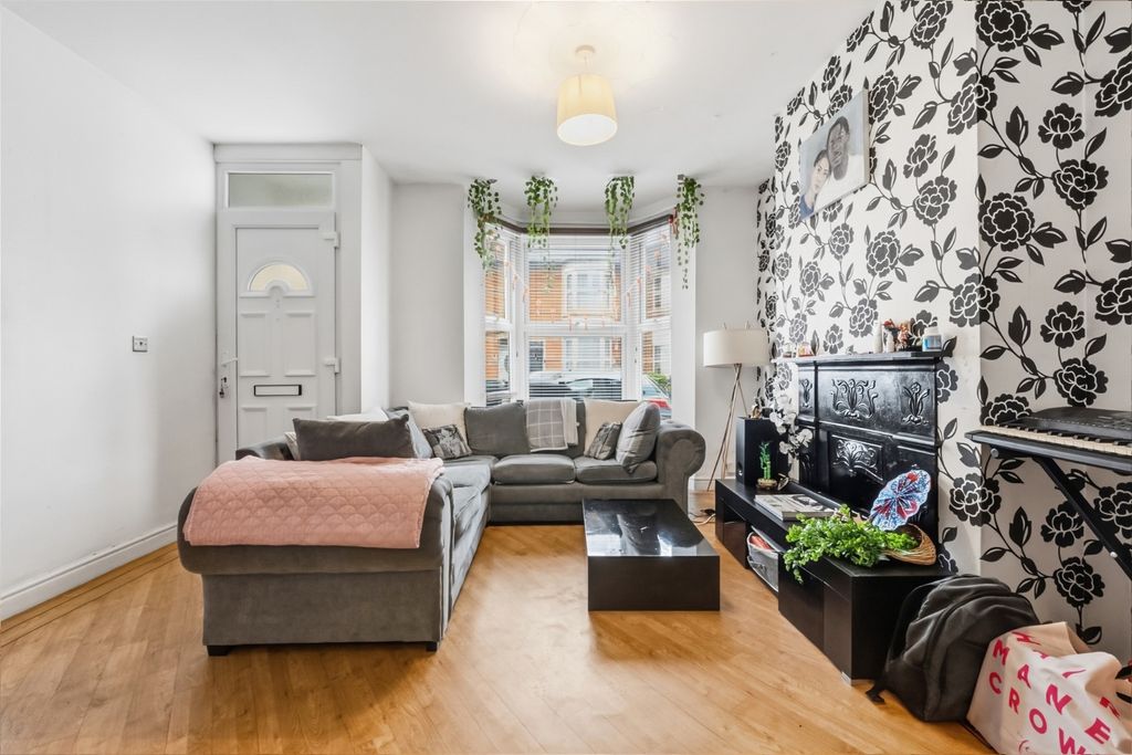 Property photo 3 of 14 5140612