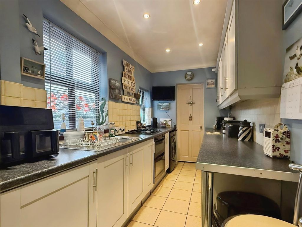 Property photo 2 of 19 Kitchen