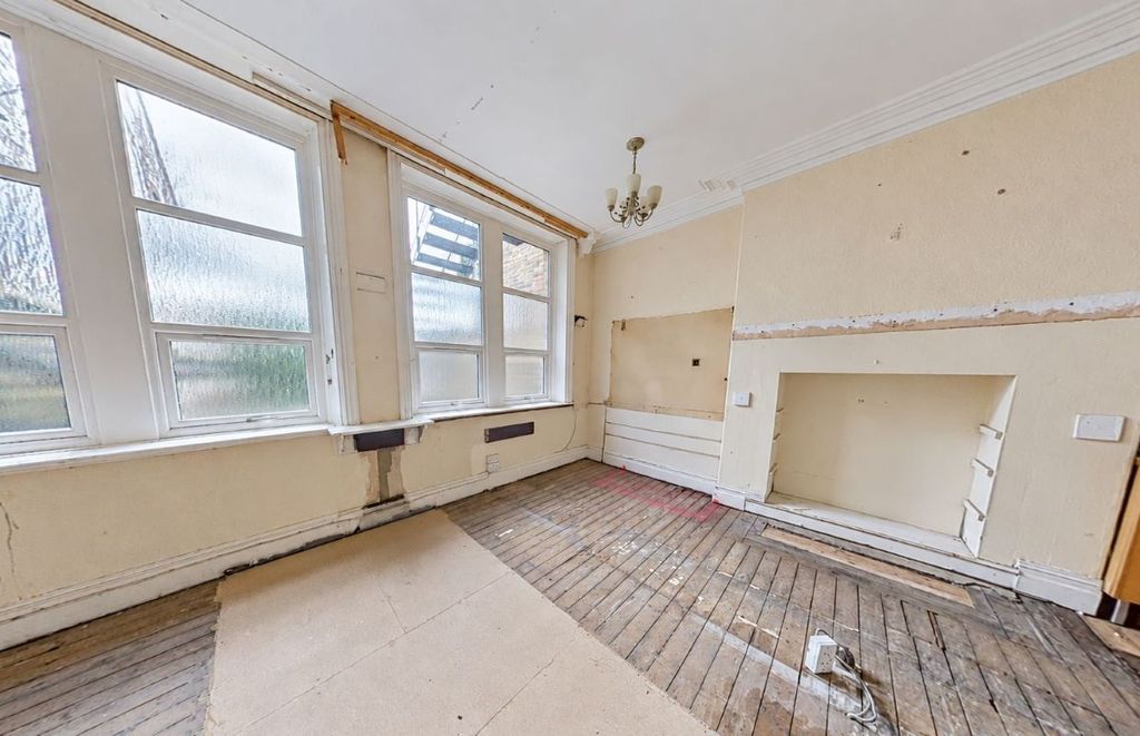 Property photo 3 of 6