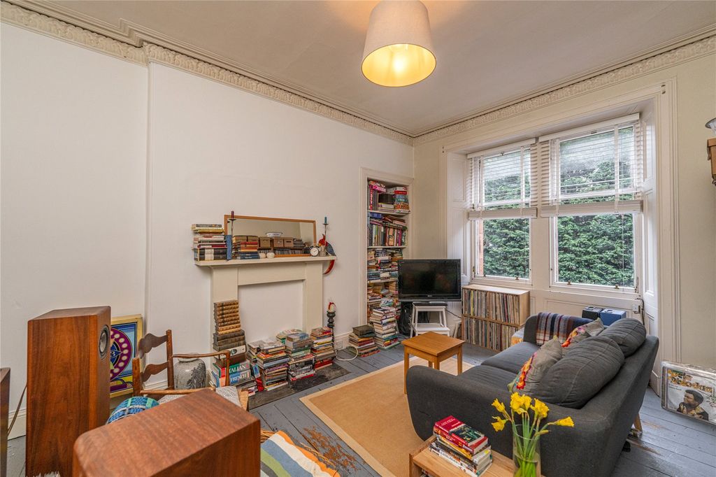 Property photo 3 of 22 Lounge Alt