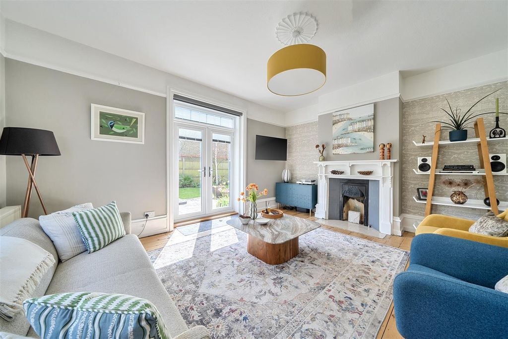 Property photo 2 of 17 Sitting Room